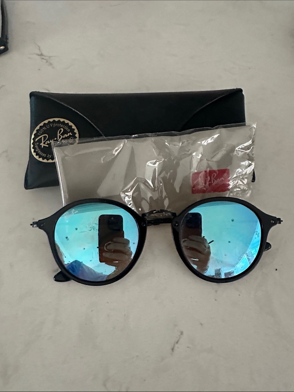 Ray-Ban Men’s Round Sunglasses with Blue Mirrored Lenses
